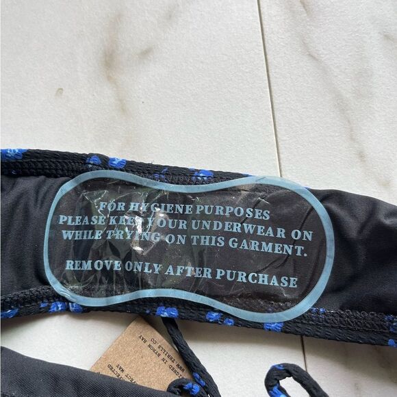 Nwt free people thrills ROMY STRING BIKINI BOTTOM black blue floral - Picture 5 of 6